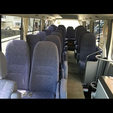 福岡空港近くにあるマイクロバス取り揃えのレンタカーショップです