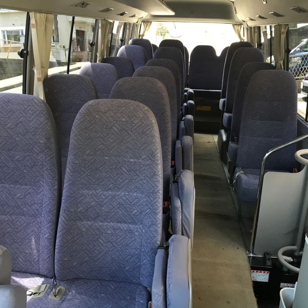 福岡空港近くにあるマイクロバス取り揃えのレンタカーショップです