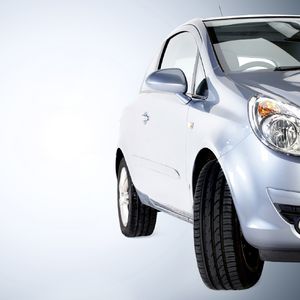 福岡空港近くのレンタカーショップで軽自動車をレンタルできます